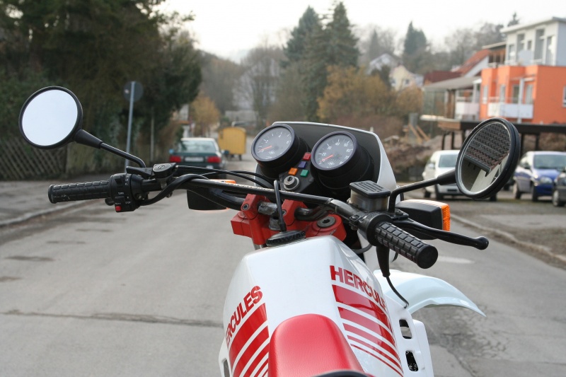 Datei:Hercules-ZX1-Cockpit.jpg